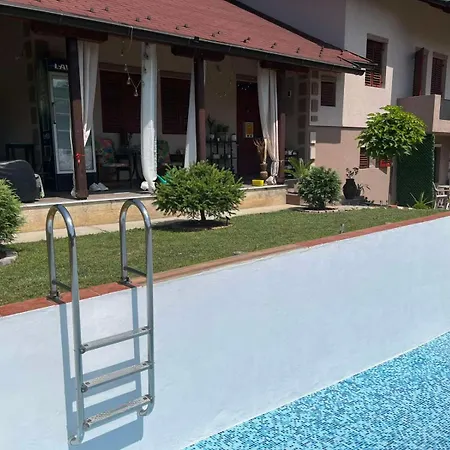 Lazovic Apartment *